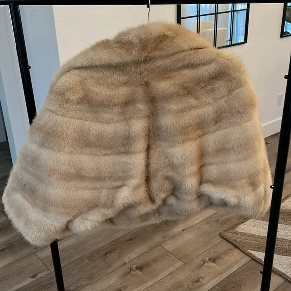 genuine vintage fur coat - Picture 2 of 3